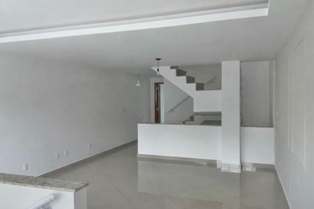 Sala de casa de condomínio para alugar com 3 quartos, 320m² em Vargem Grande, Rio de Janeiro
