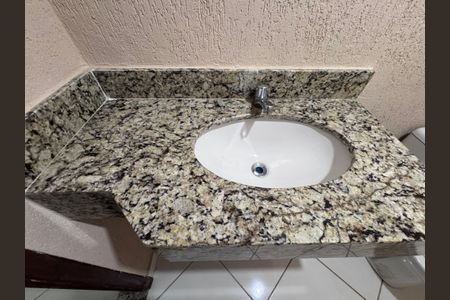 Casa de condomínio para alugar com 320m², 4 quartos e 2 vagasLavabo