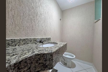 Casa de condomínio para alugar com 320m², 4 quartos e 2 vagasLavabo