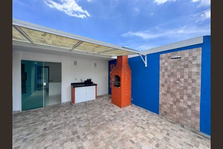 Casa de condomínio para alugar com 320m², 4 quartos e 2 vagasTerraço