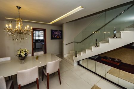 Apartamento à venda com 4 quartos, 250m² em Castelo, Belo Horizonte