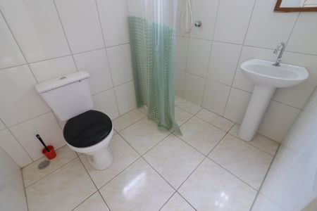 Banheiro de casa para alugar com 1 quarto, 25m² em Vila Osasco, Osasco