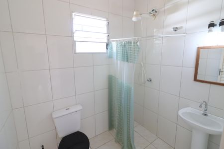 Banheiro de casa para alugar com 1 quarto, 25m² em Vila Osasco, Osasco