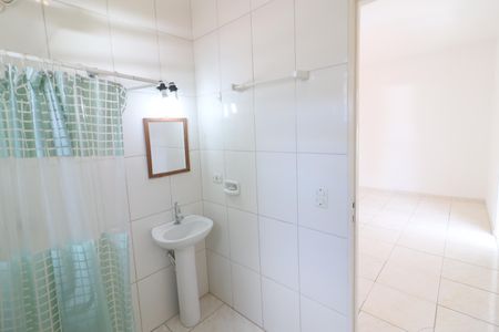 Banheiro de casa para alugar com 1 quarto, 25m² em Vila Osasco, Osasco
