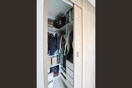 Apartamento à venda com 60m², 2 quartos e 1 vaga Apartamento à venda com 60m², 2 quartos e 1 vagaCloset