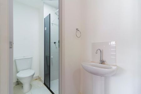 Banheiro de apartamento para alugar com 1 quarto, 28m² em Pinheiros, São Paulo
