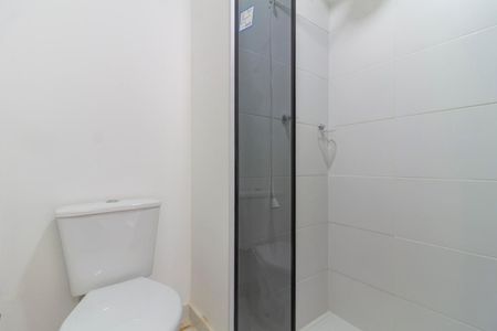 Banheiro de apartamento para alugar com 1 quarto, 28m² em Pinheiros, São Paulo