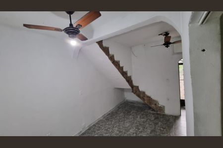 Sala de casa para alugar com 2 quartos, 78m² em Rocha Miranda, Rio de Janeiro