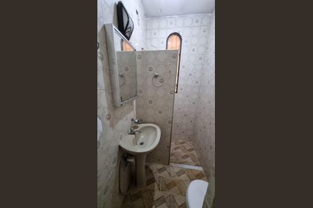 Banheiro de casa para alugar com 2 quartos, 78m² em Rocha Miranda, Rio de Janeiro