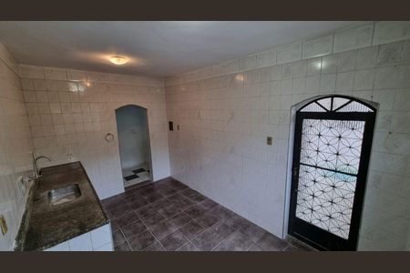 Cozinha de casa para alugar com 2 quartos, 78m² em Rocha Miranda, Rio de Janeiro