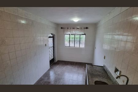 Cozinha de casa para alugar com 2 quartos, 78m² em Rocha Miranda, Rio de Janeiro