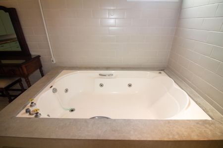 Apartamento para alugar com 233m², 3 quartos e 4 vagasBanheiro da Suíte 2 - Senhora