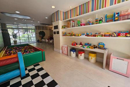 Apartamento para alugar com 233m², 3 quartos e 4 vagasÁrea comum - Brinquedoteca