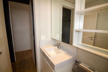 Apartamento para alugar com 233m², 3 quartos e 4 vagasBanheiro da Suíte 1