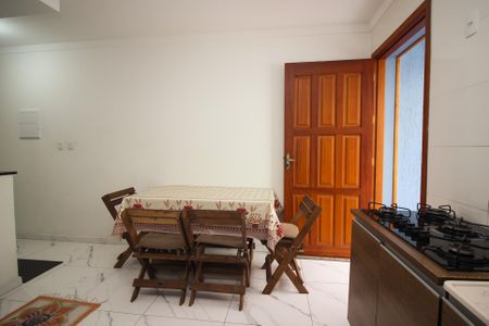 Casa à venda com 93m², 2 quartos e 2 vagasCozinha