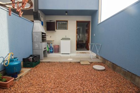 Casa à venda com 93m², 2 quartos e 2 vagasQuintal