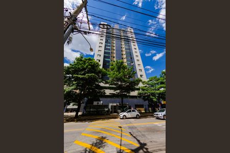 Apartamento para alugar com 60m², 2 quartos e 2 vagas Apartamento para alugar com 60m², 2 quartos e 2 vagasFachada