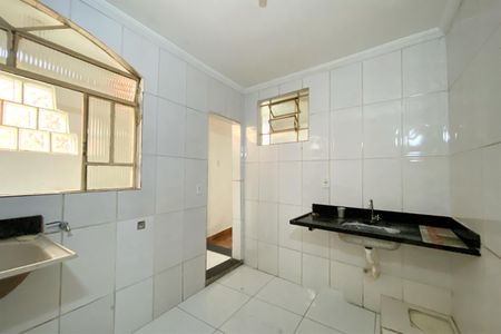 Cozinha de casa para alugar com 1 quarto, 50m² em Sagrada Família, Belo Horizonte