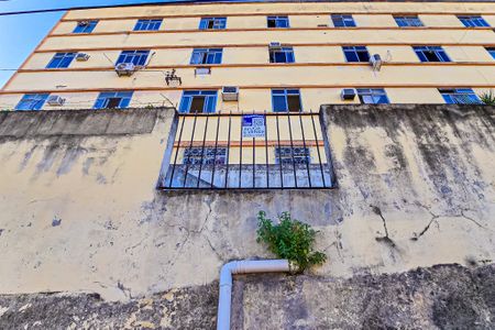 Apartamento para alugar com 35m², 2 quartos e sem vagaFachada do bloco com placa