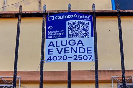 Apartamento para alugar com 35m², 2 quartos e sem vagaFachada do bloco com placa