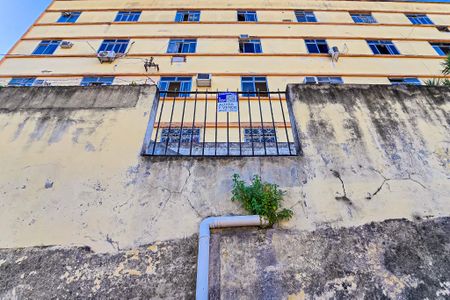 Apartamento para alugar com 35m², 2 quartos e sem vagaFachada do bloco com placa