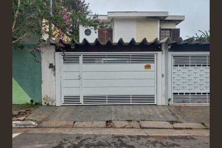 Casa para alugar com 290m², 3 quartos e 2 vagasFachada