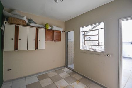 Casa à venda com 200m², 2 quartos e 5 vagasQuarto de Serviço