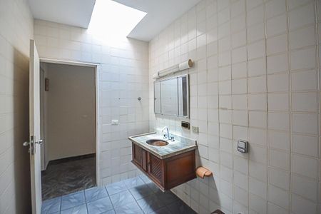 Casa à venda com 200m², 2 quartos e 5 vagasBanheiro