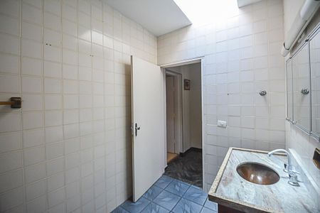 Casa à venda com 200m², 2 quartos e 5 vagasBanheiro