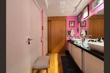 Apartamento à venda com 210m², 2 quartos e 1 vagaBanheiro da Suíte