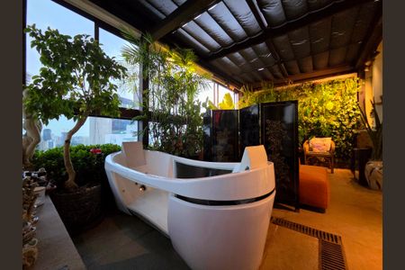 Apartamento à venda com 210m², 2 quartos e 1 vagaTerraço