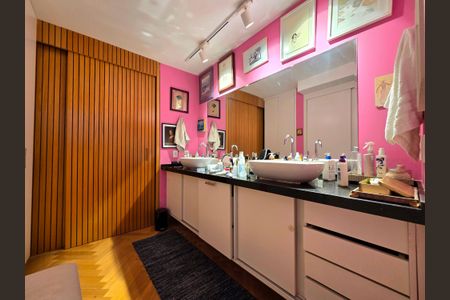 Apartamento à venda com 210m², 2 quartos e 1 vagaBanheiro da Suíte