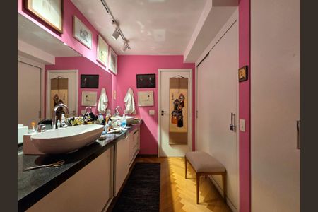 Apartamento à venda com 210m², 2 quartos e 1 vagaBanheiro da Suíte