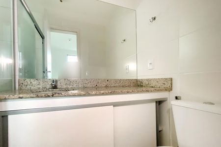 Apartamento à venda com 80m², 3 quartos e 2 vagas Apartamento à venda com 80m², 3 quartos e 2 vagasBanheiro da Suíte 1