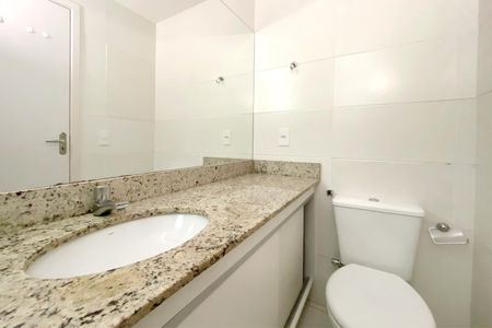 Apartamento à venda com 80m², 3 quartos e 2 vagas Apartamento à venda com 80m², 3 quartos e 2 vagasBanheiro da Suíte 1