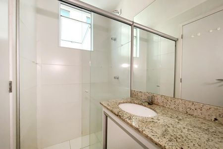 Apartamento à venda com 80m², 3 quartos e 2 vagas Apartamento à venda com 80m², 3 quartos e 2 vagasBanheiro da Suíte 1