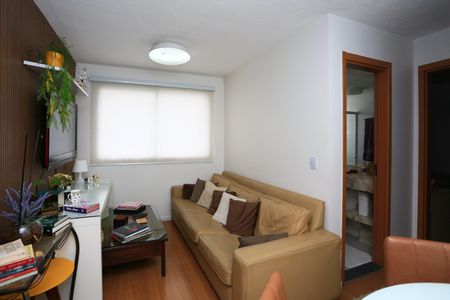 Sala  de apartamento para alugar com 2 quartos, 43m² em Vila Suzana, São Paulo