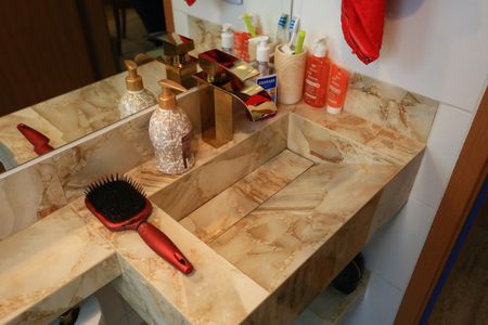 Banheiro de apartamento para alugar com 2 quartos, 43m² em Vila Suzana, São Paulo