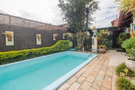 Casa à venda com 330m², 3 quartos e 3 vagasQuintal com Piscina