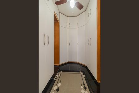 Casa à venda com 330m², 3 quartos e 3 vagasQuarto 1 - Closet
