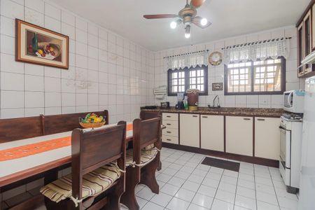 Casa à venda com 330m², 3 quartos e 3 vagasCozinha