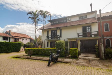 Casa à venda com 330m², 3 quartos e 3 vagasFachada