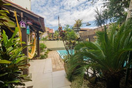 Casa à venda com 330m², 3 quartos e 3 vagasQuintal com Piscina