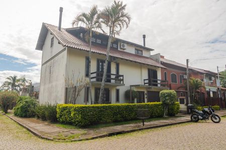Casa à venda com 330m², 3 quartos e 3 vagasFachada