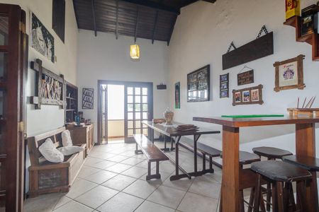 Casa à venda com 330m², 3 quartos e 3 vagasCobertura / Churrasqueira