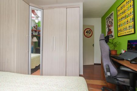 Casa à venda com 330m², 3 quartos e 3 vagasQuarto 2