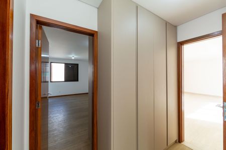 CIRCULACAO de apartamento para alugar com 4 quartos, 135m² em Serra, Belo Horizonte