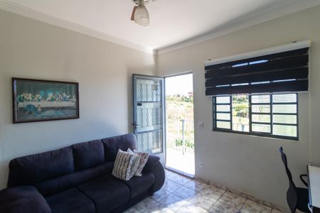 Casa à venda com 90m², 3 quartos e 1 vagaSalas