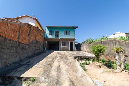 Casa à venda com 90m², 3 quartos e 1 vagaQuintal