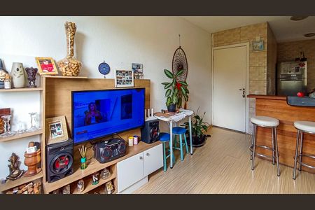 Sala  de apartamento à venda com 2 quartos, 41m² em Cavalhada, Porto Alegre